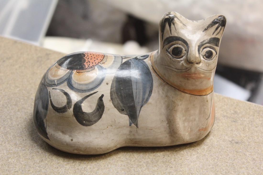Mexico Tonala Whimsical Pottery Cat: 5" across