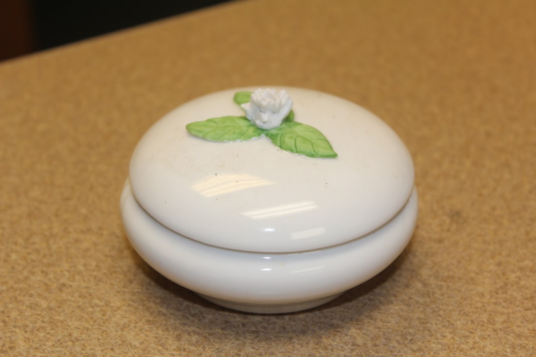 Floral Trinket Box: please note: platels are all gone - 3 1/2" in diameter