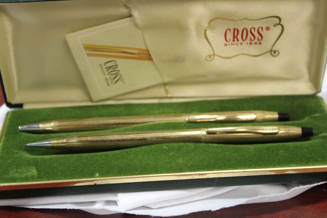 Pair Of 10 Kt Gold Filled Cross Pen And Pencil Set: as shown