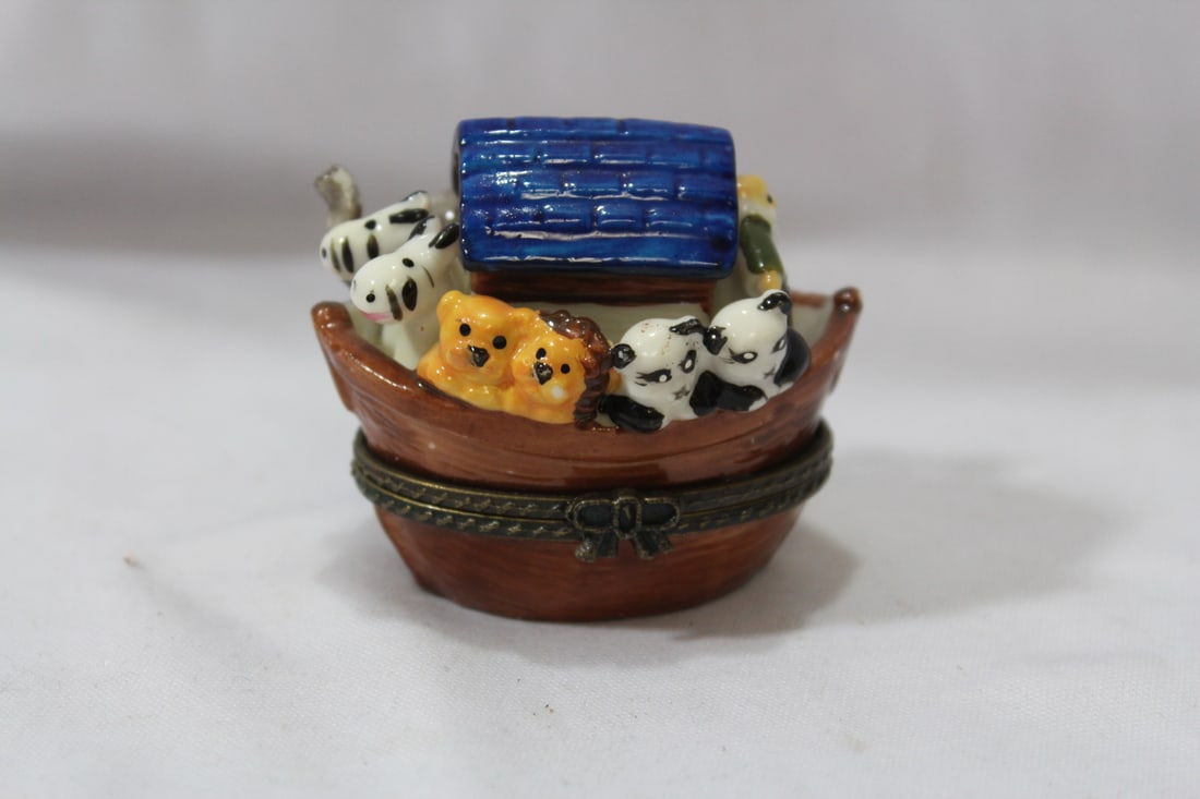 Noah's Ark Trinket Box: 2 1/4" wide