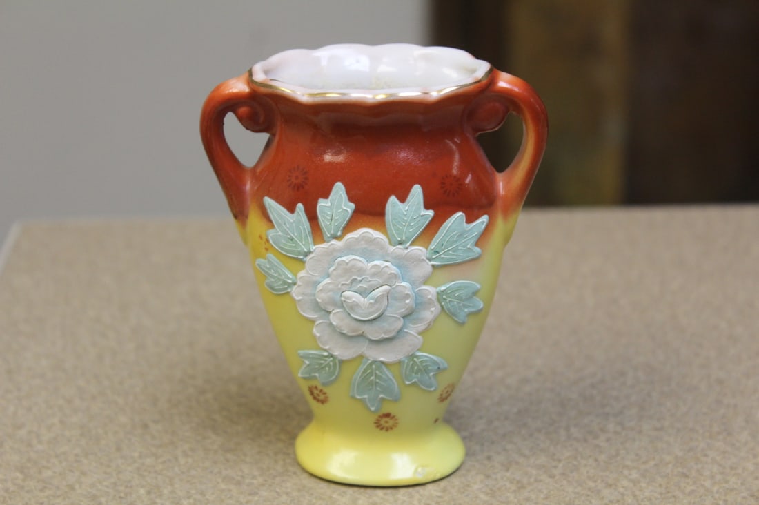 Occupied Japan Vase: 4 1/4" tall