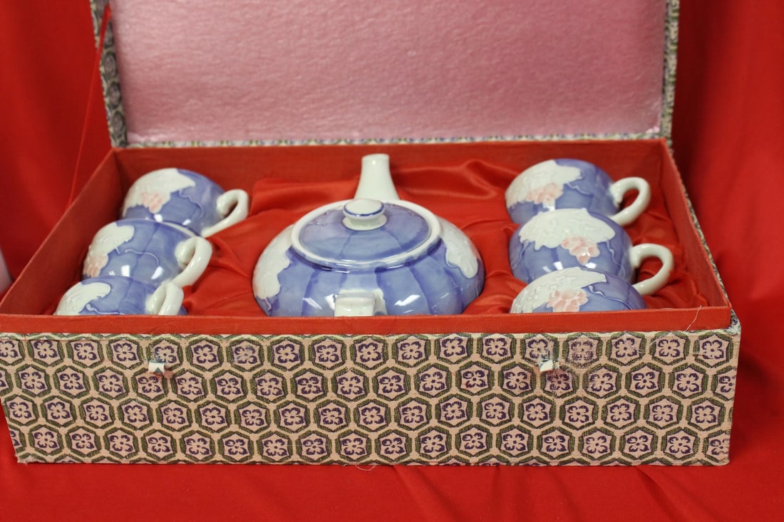 A Chinese Teaset: Boxed - 7 3/4" wide