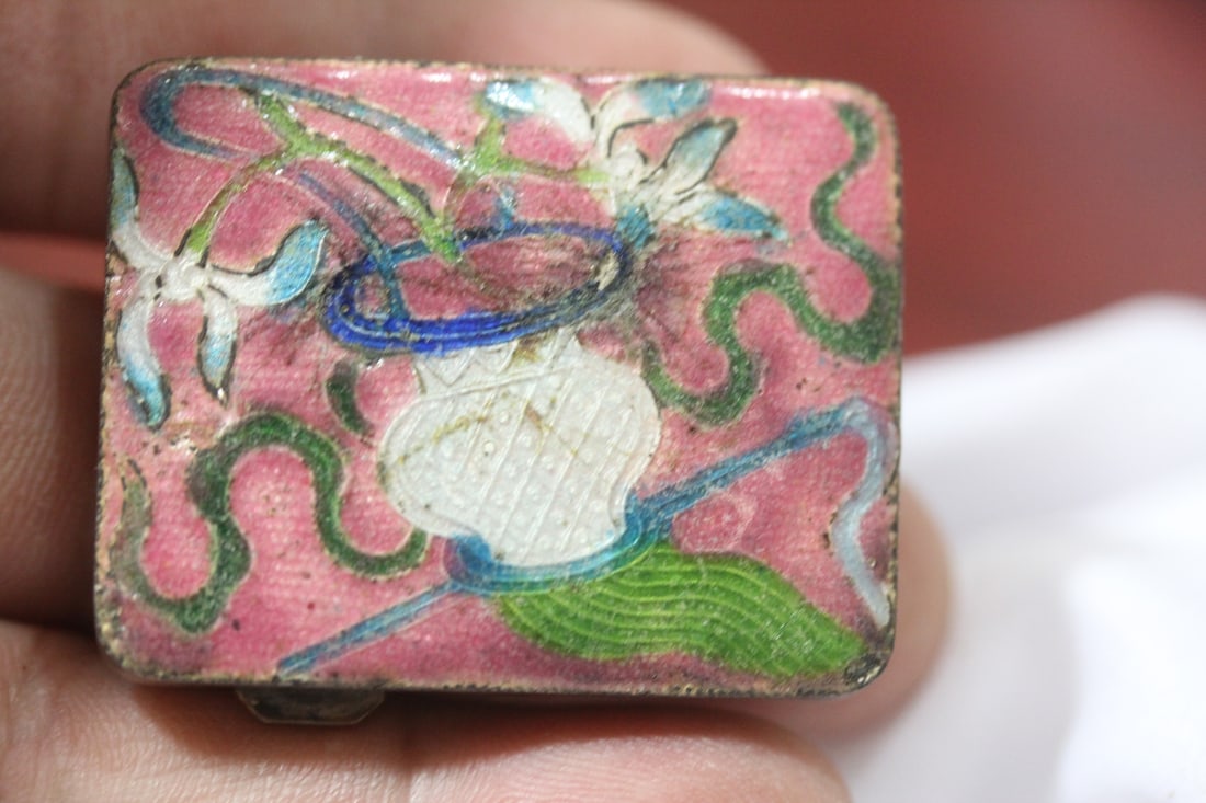 An Enamel Pill Box: marked "China" - 1 1/2" across