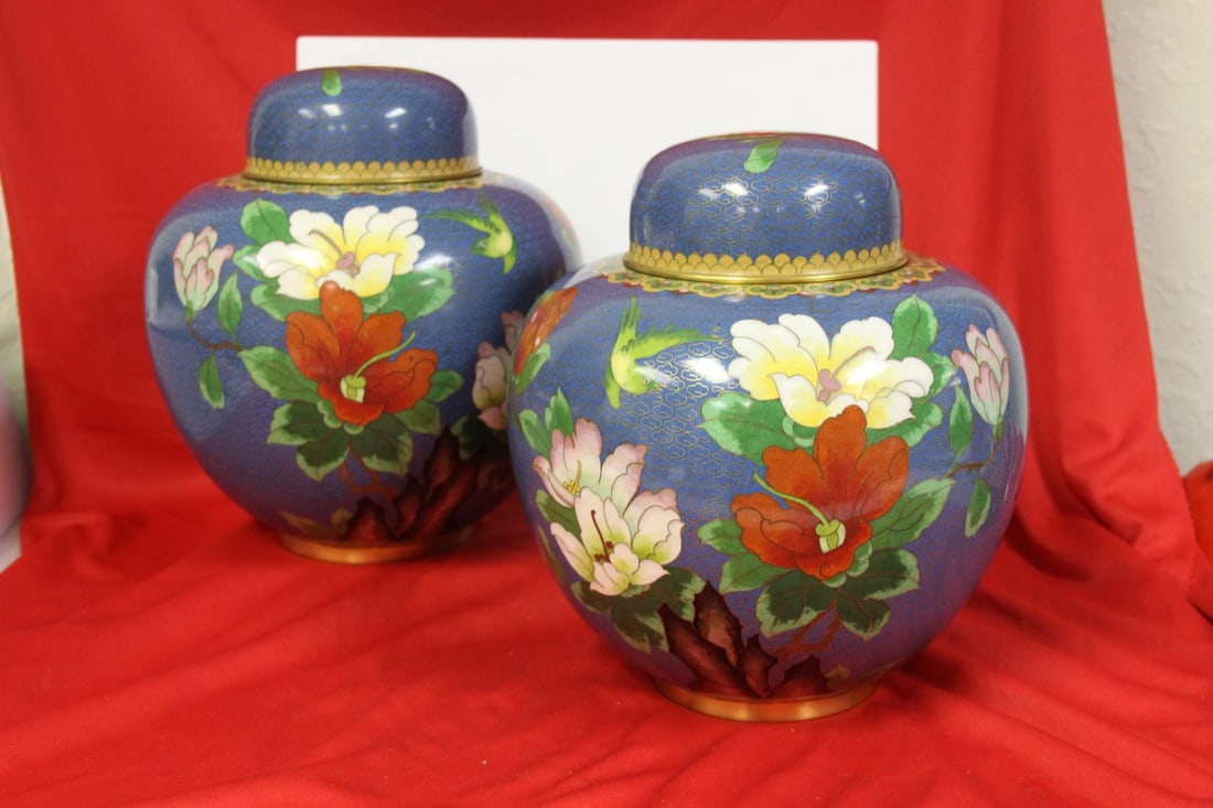 Large Cloisonne Ginger Jar: 9 3/4" tall