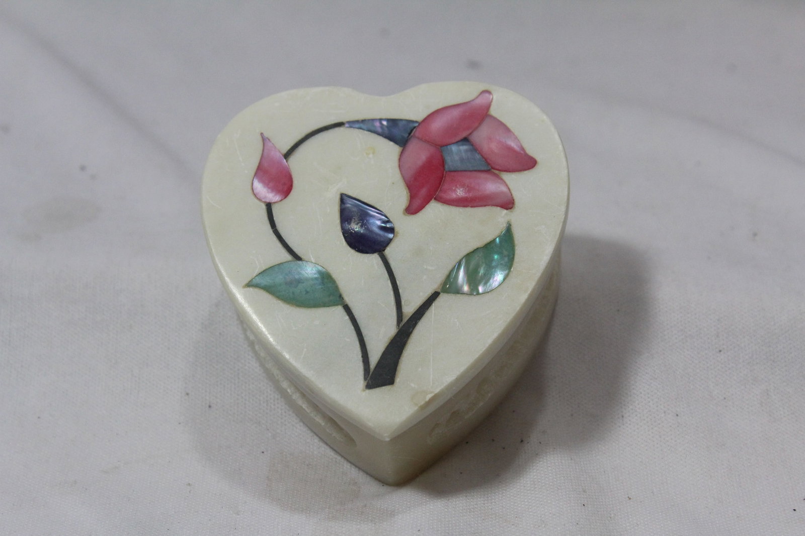A Marble Inlaid Heart Shape Trinket Box: 2 3/4" in diameter