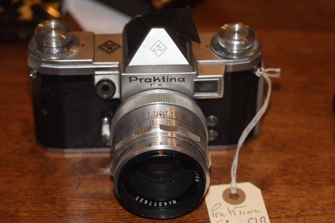 Praktina FX SLR Camera: Zeiss lens - not tested to see if it works or not
