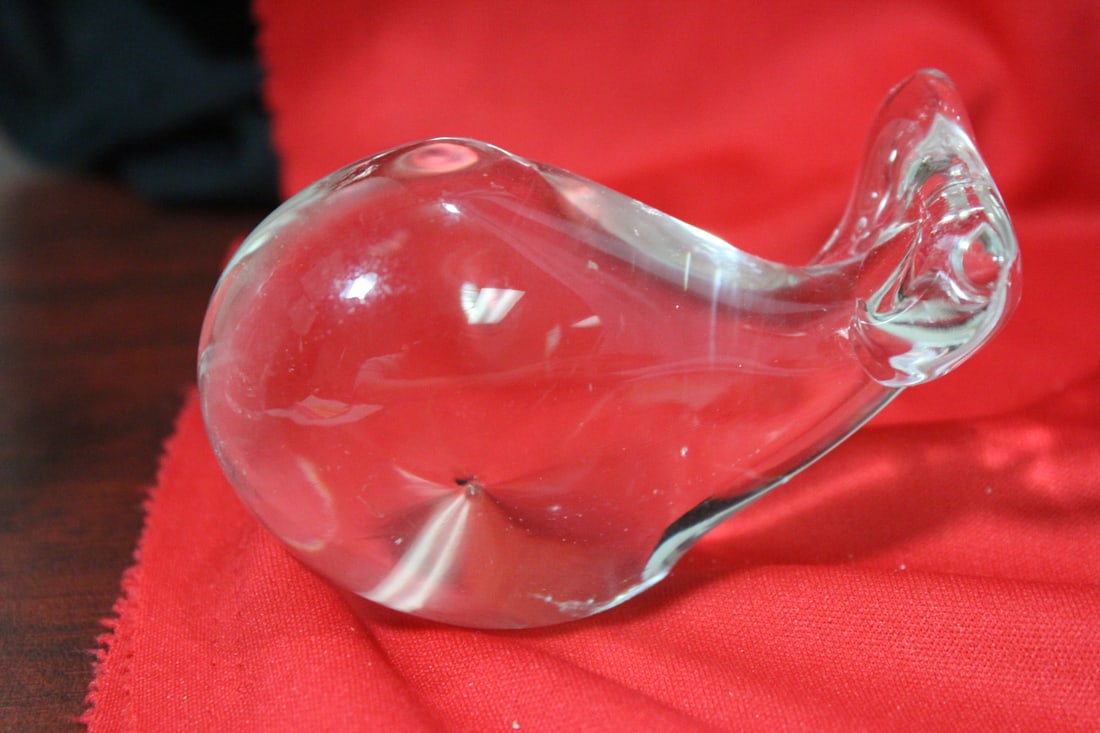 A Glass Whale: 3 1/2" long