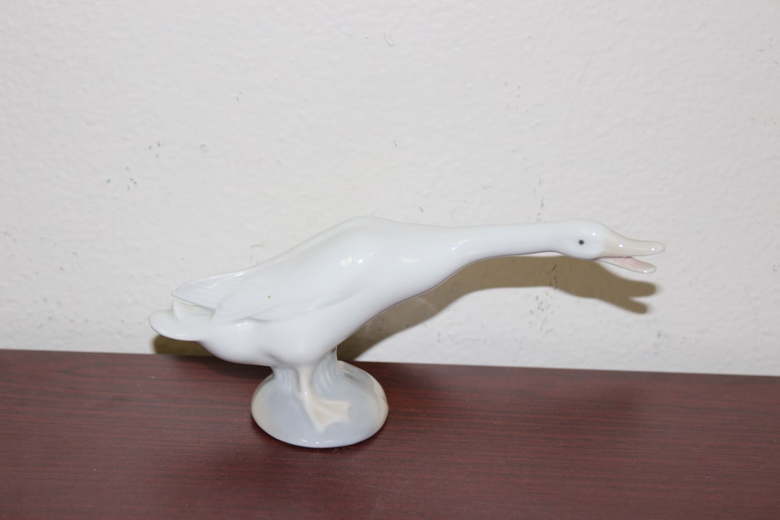 A Lladro Duck: 6 1/8" long