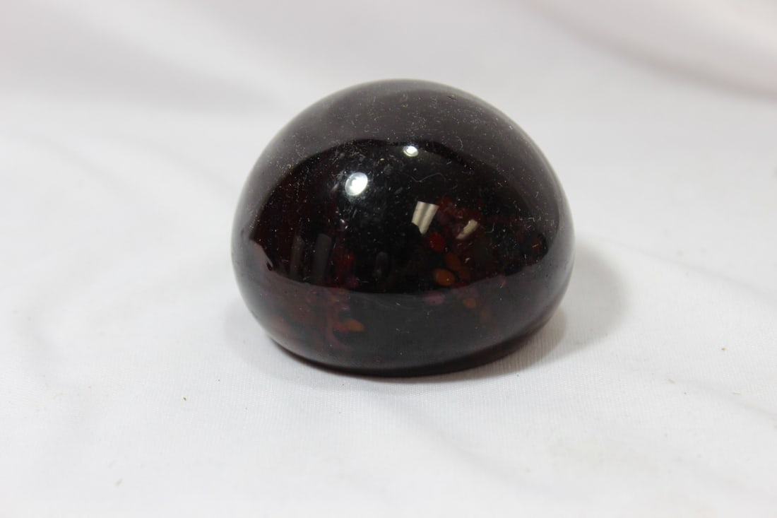 An Artglass Paperweight: 2 7/8" in diameter