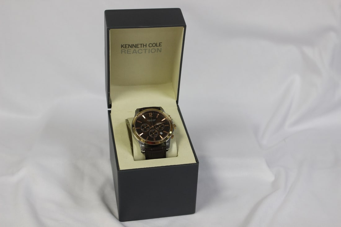A Kenneth Cole Reaction Watch: boxed - working