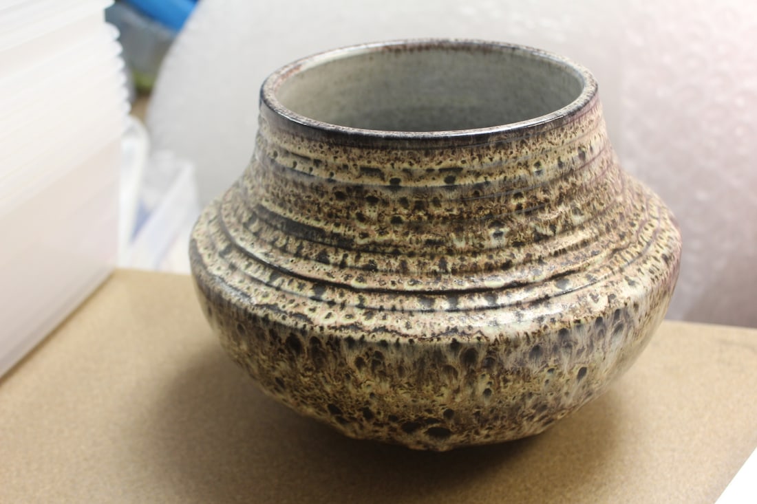 Raymor, Italy Pottery Planter: mid century modern - probably from the 1960's - approximately 9 inches wide by 7 inches tall