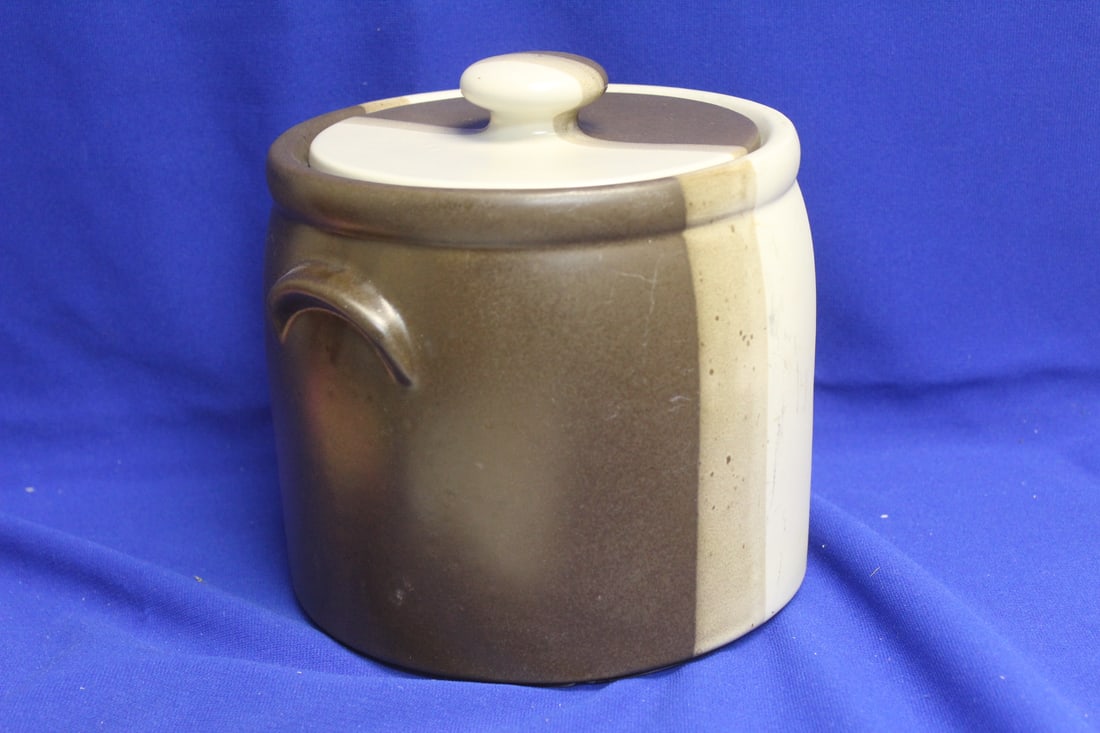 A McCoy Crock with Lid: please note: bottom chip as shown - 8 inches tall