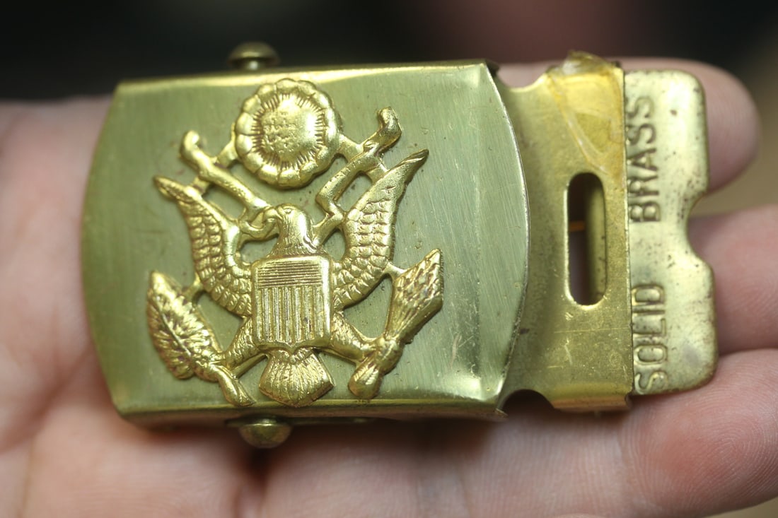 Vintage Military Belt Buckle: as shown