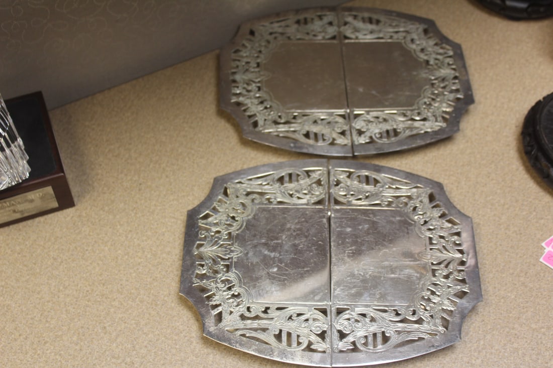 Middletown Silverplated Trivet: middletown silverware - extendable - 9" when closed and 12 5/8" opened