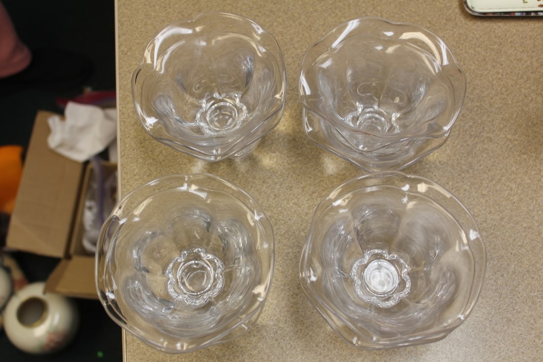 Set of 8 Ice Cream Cups: 4 1/2" in diameter