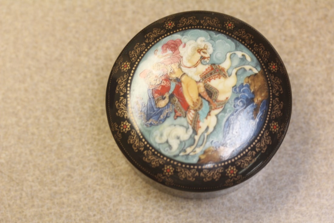 Russian Ceramic Music Trinket Box: 3 1/8" in diameter
