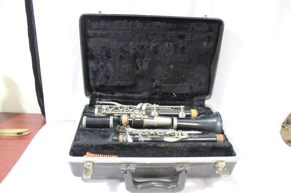 A Vintage Clarinet: appears to be missing a part - cased