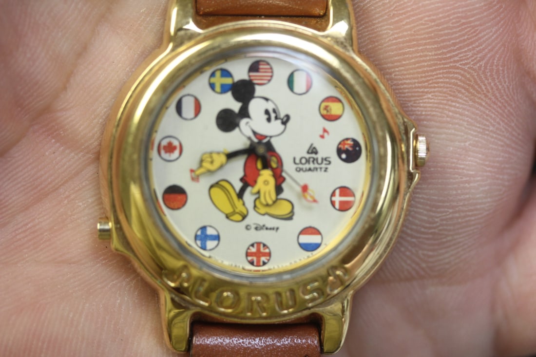 Lorus Mickey Mouse Quartz Watch: working