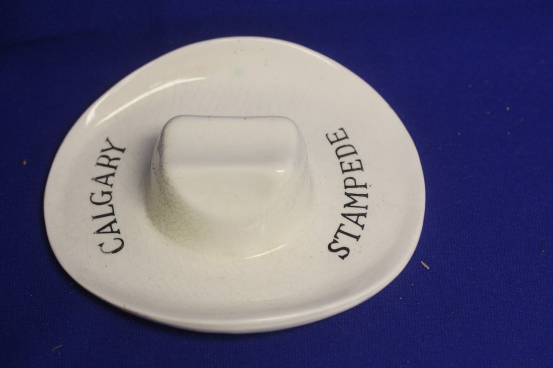 A Vintage Ceramic Hat: 6 inches across