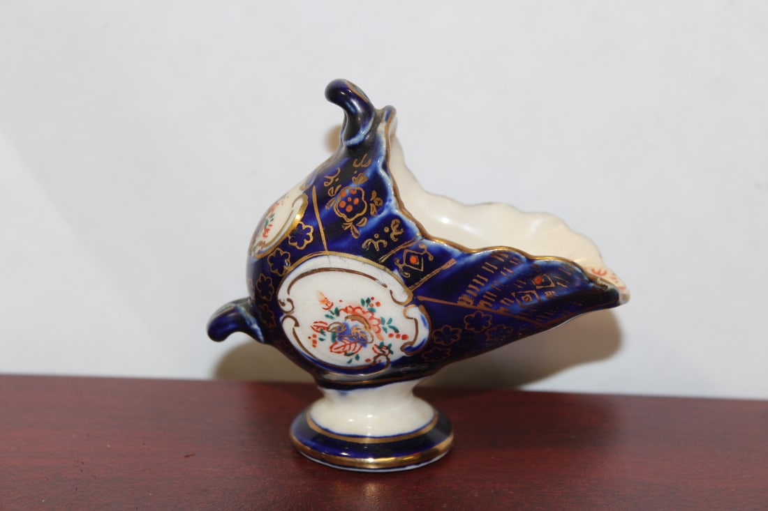 A Vintage Egg Holder: made in Japan - 3 1/4" tall