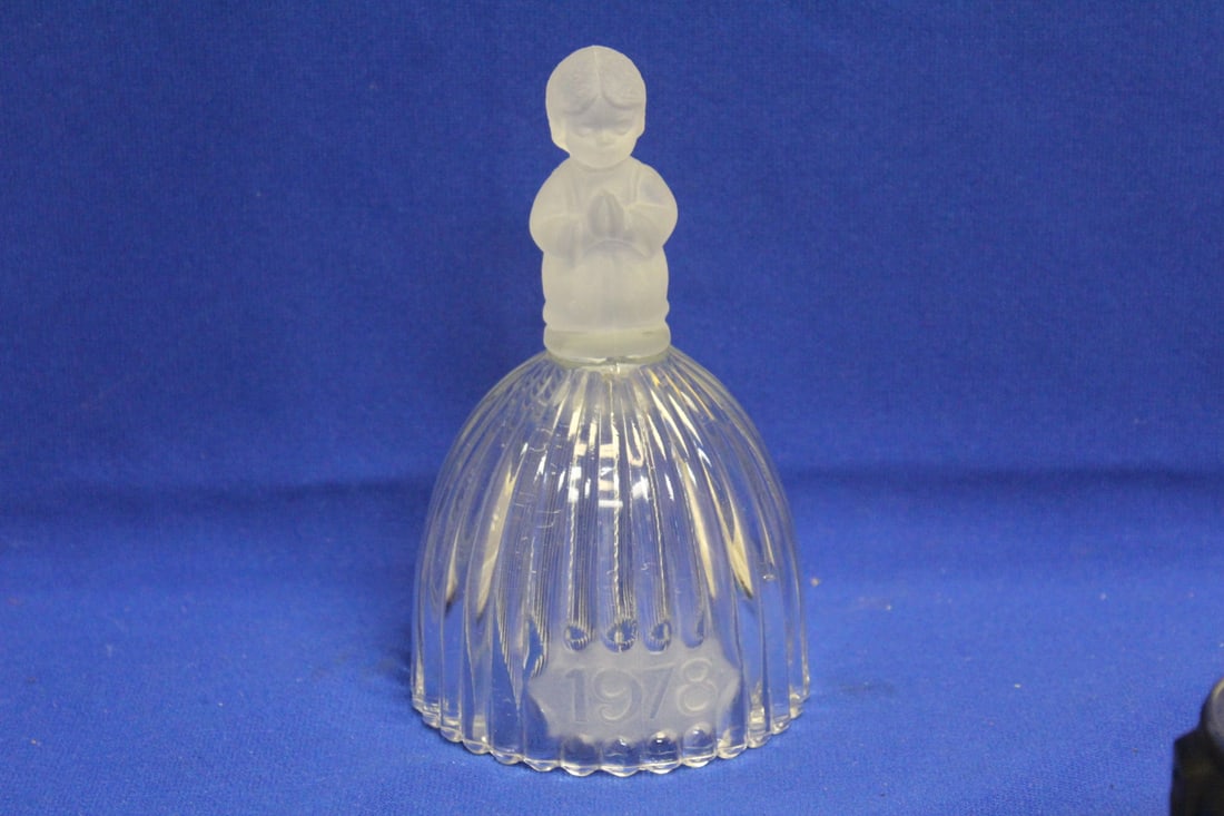 Goebel 1978 Glass Holiday Bell: 6 1/2" tall