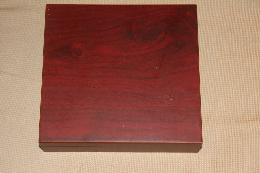 Humidor Cigar Box: wood - 9" x 8 1/2"