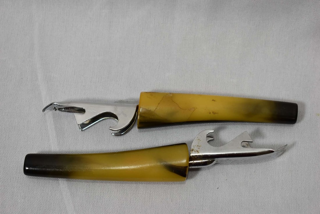 A Pair of Lucite/Bakelite Handle Can Openers: 6 inches long