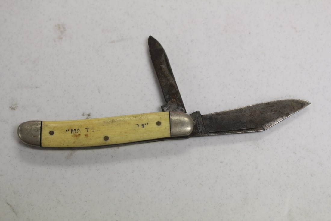 An Ulster Knife Company Pocket Knife: 3 1/2" in length