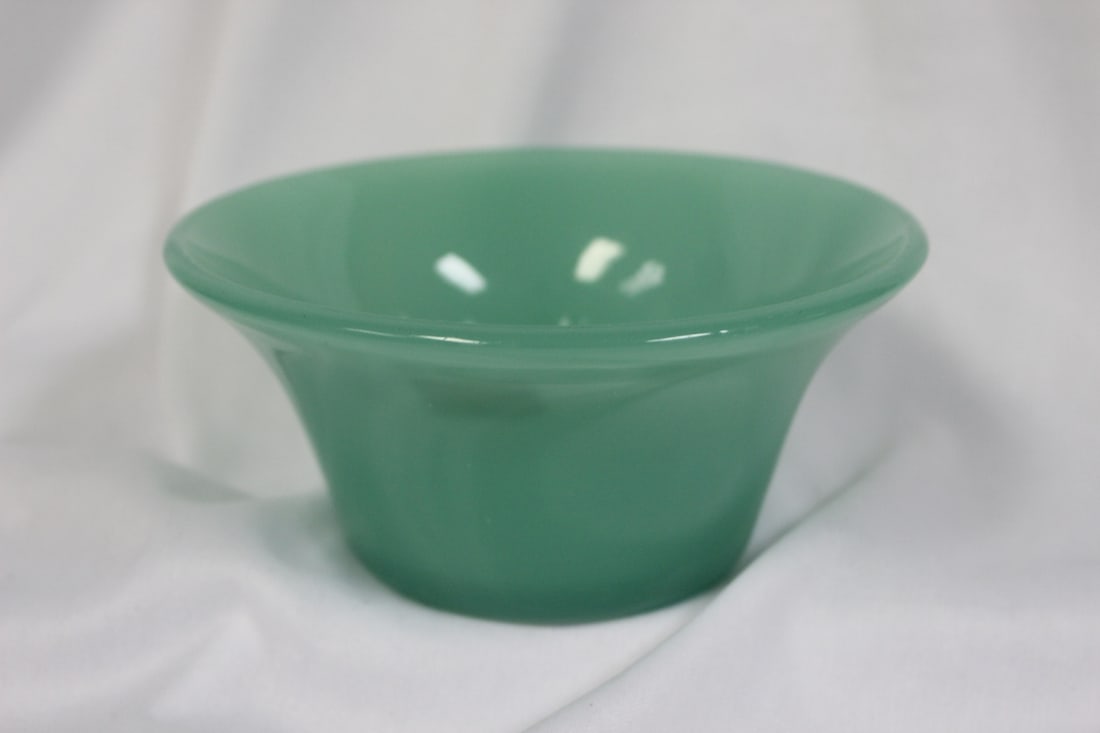 A Green Glass: Possibly Stueben - 5 3/8" in diameter - unsigned