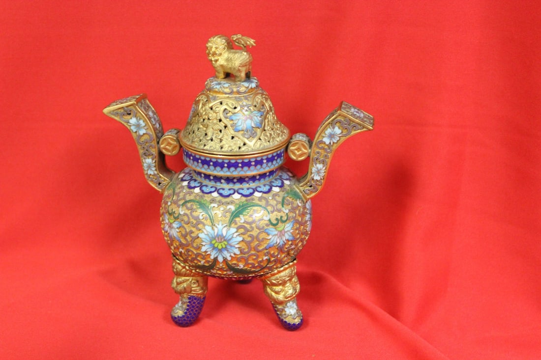 A Chinese Cloisonne Urn: 7 1/4" tall