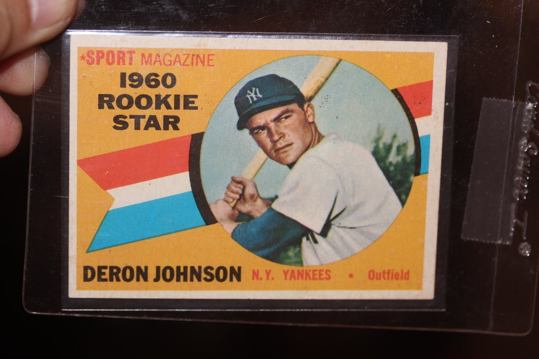 Deron Johnson Baseball Card: as shown on photos