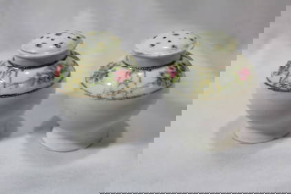 A Pair of Vintage Salt and Pepper Shakers (1 of 4)