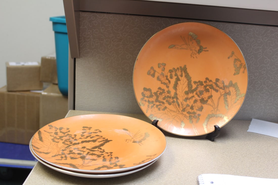 Set of 3 Dorothy Thorpe Dinner Plates: mid century modern - 10 inches in diameter