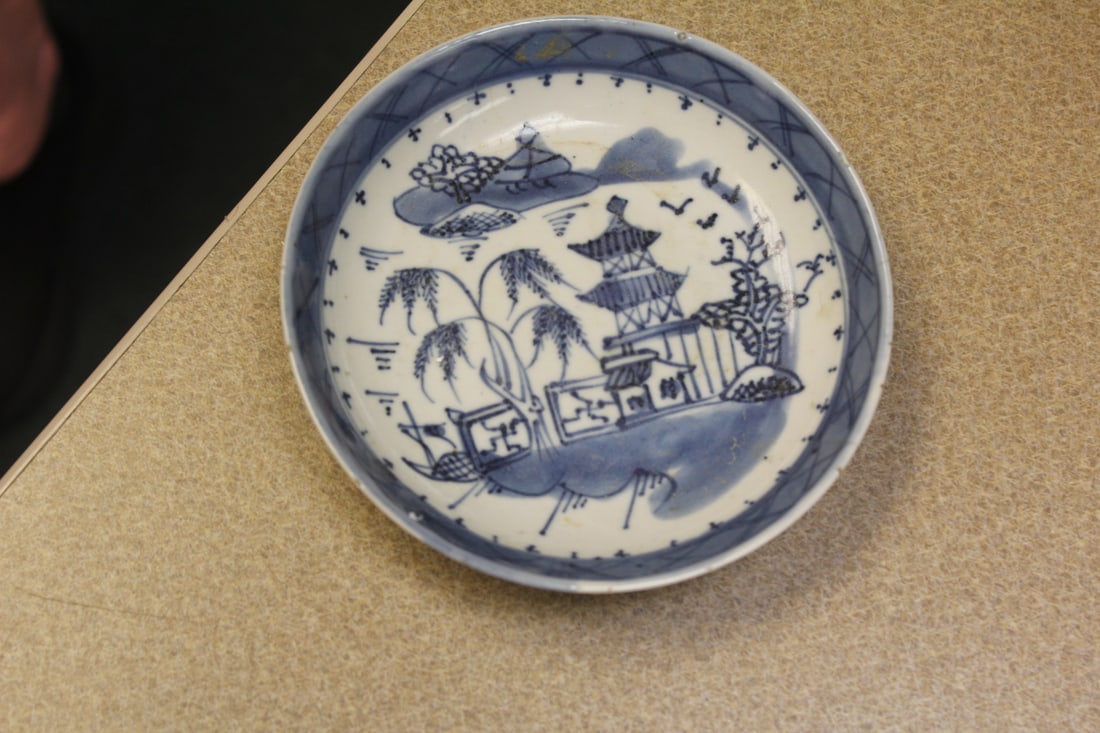 Antique Chinese Canton Bowl: blue and white - 5 5/8" in diameter