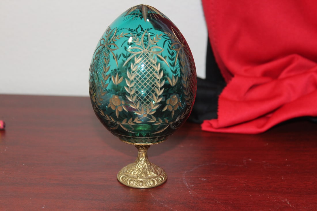 A Gold Gilted Etched Glass Egg on Stand: 5 1/4" tall