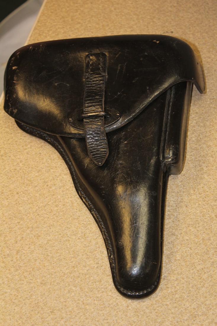 World War II German P38 Holster: P38 - leather - dated 1943
