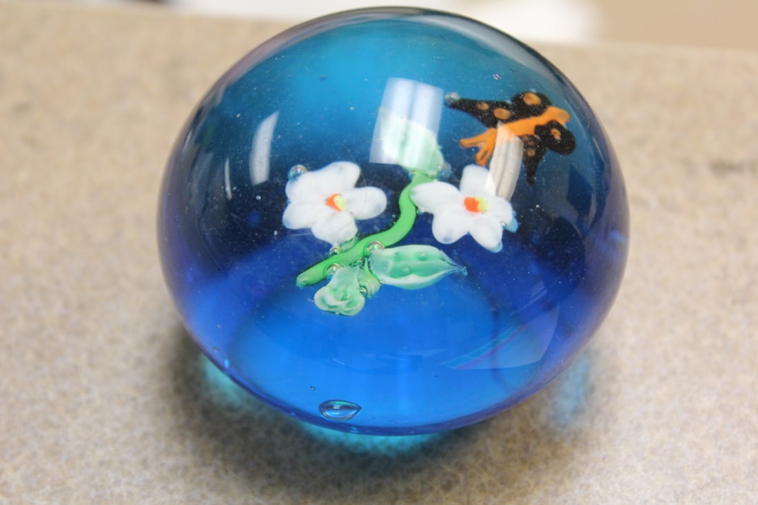 Butterfly Art Glass Paperweight: 2 5/8" in diameter
