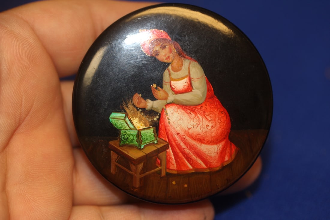 A Hand Painted Russian Lacquer Box: 2 3/8" in diameter