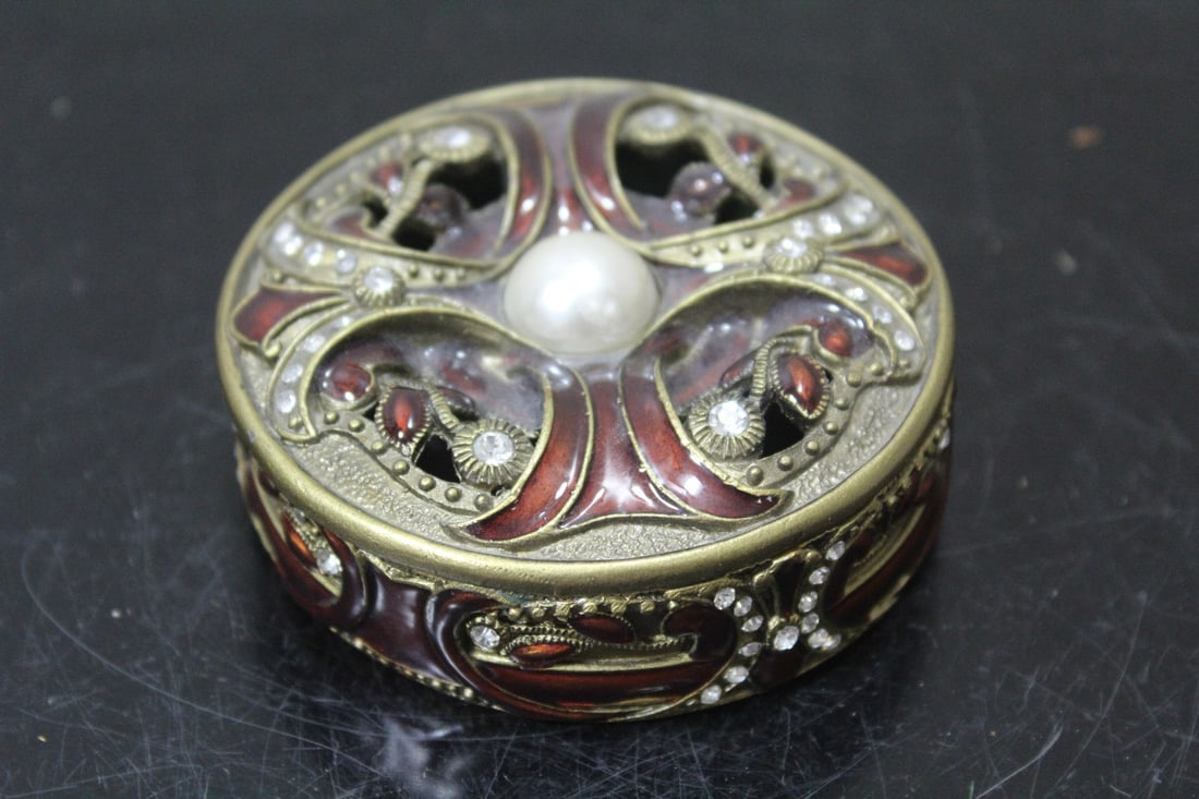 A Round Enamel Trinket Box: 3" in diameter