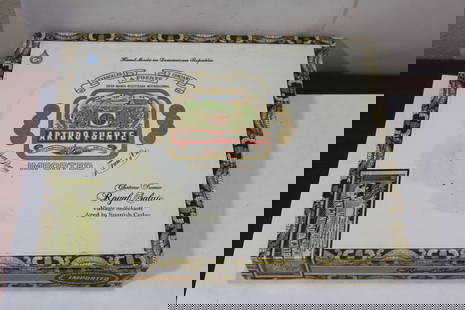 A Wooden Arturo Fuente Cigar Box: box is empty