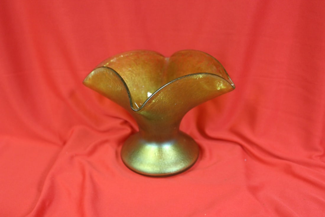 An Iridesent Glass Vase: Loetz style - unmarked - possibly Loetz - 6 inches tall