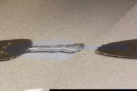 Sterling Silver Handle Cake Spatula: 9 1/2" across