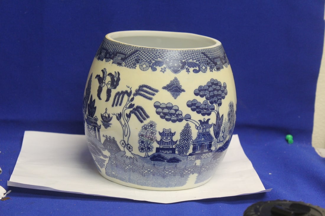 Blue and White Willow Planter: 6 1/2" tall