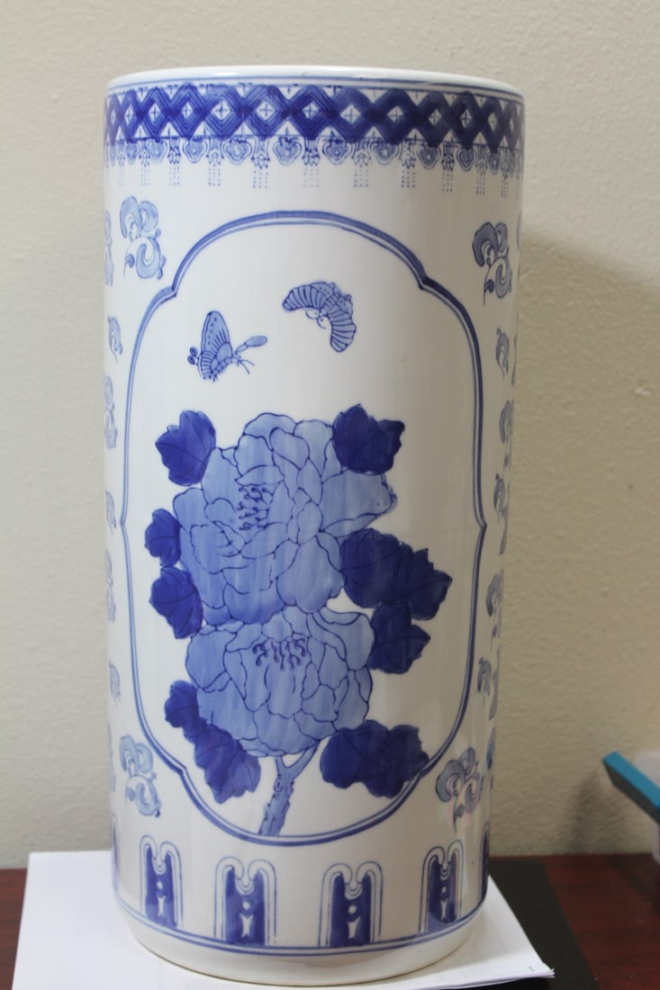 A Blue and White Chinese Umbrella Stand: 18 1/4" tall
