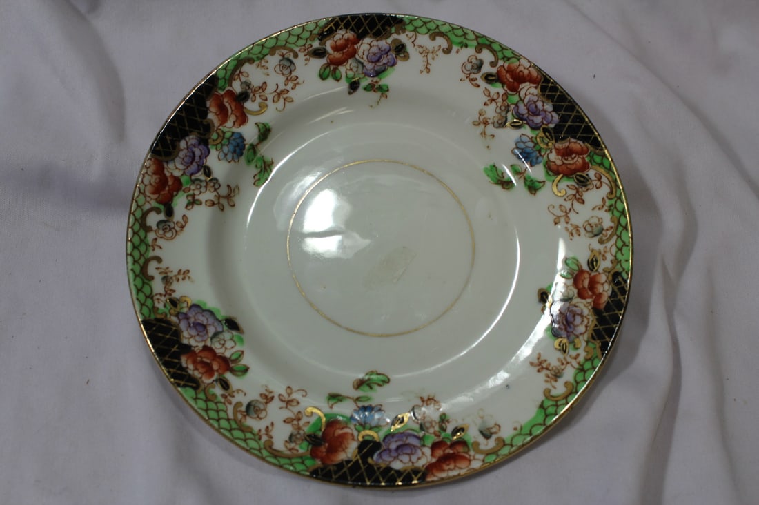 A Vintage English China Plate: 7" in diameter