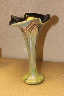 Signed Iridescent Artglass Vase: 7 3/4" tall