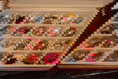 Lot of Custome Earrings