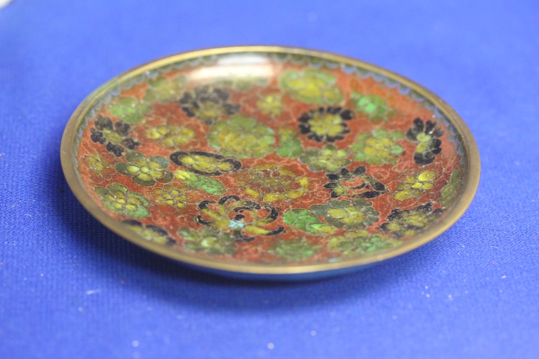 Vintage Chinese Cloisonne Dish: 4 1/8" in diameter