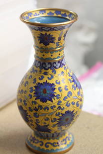 Chinese Cloisonne Vase: 7 3/4" tall
