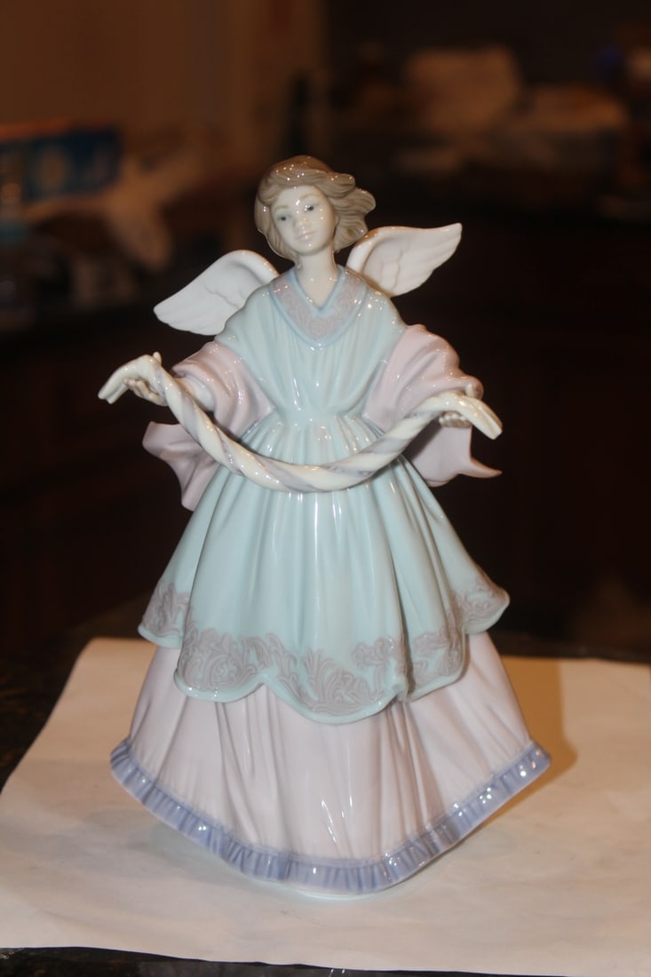 Lladro Angel Figurine: no box - 8 1/2" tall